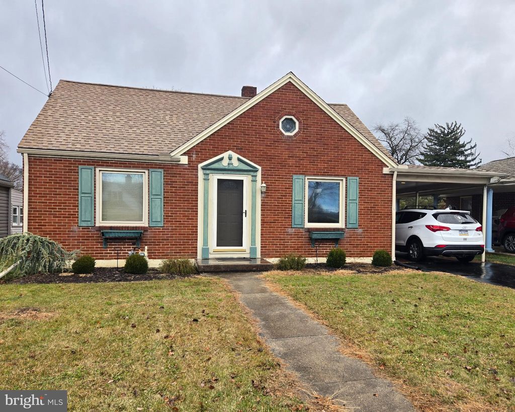 Photo of 531 Cumberland Avenue, CHAMBERSBURG, PA 17201 (MLS # PAFL2031868)