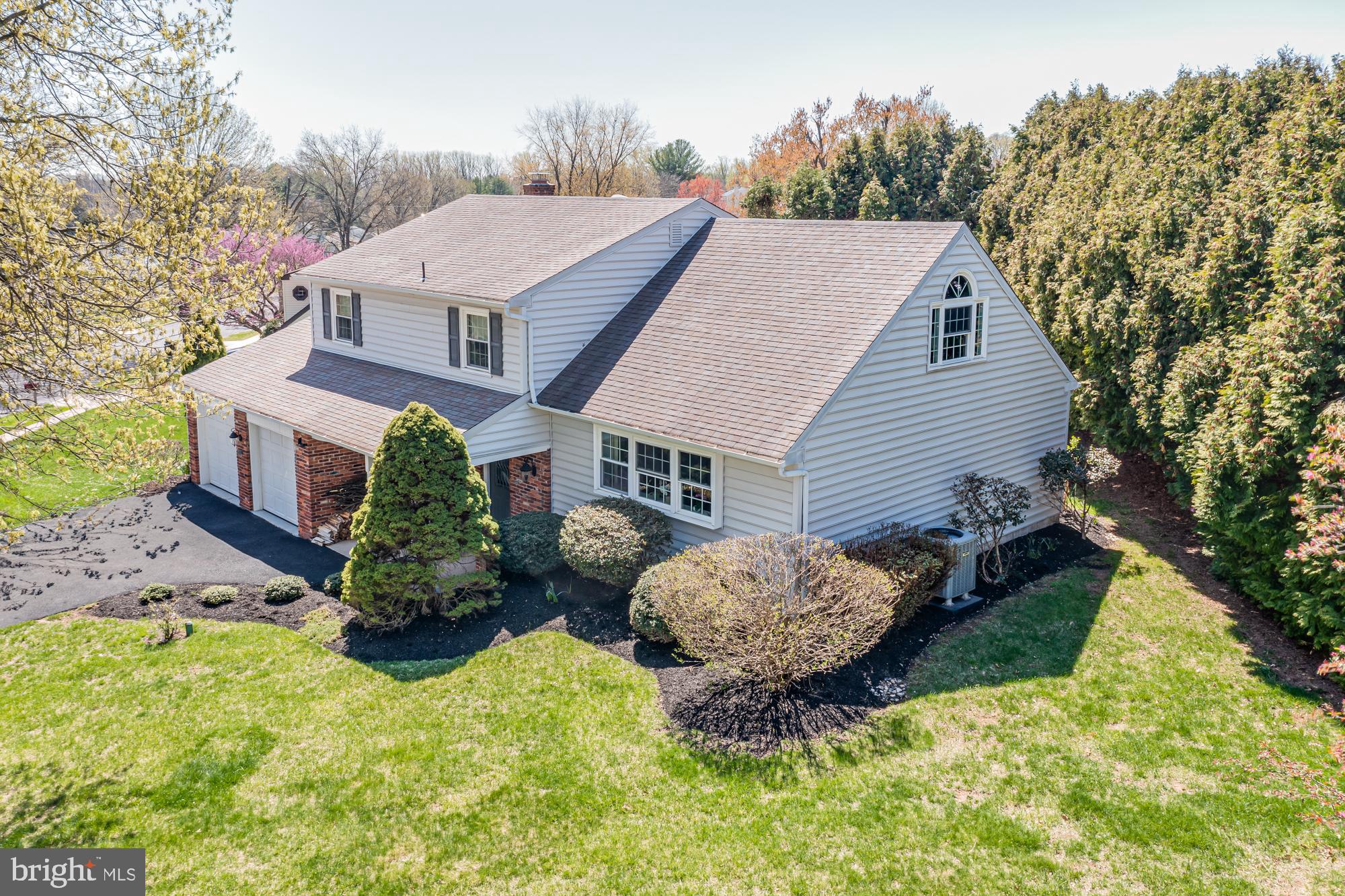 225 BUTTONWOOD DRIVE