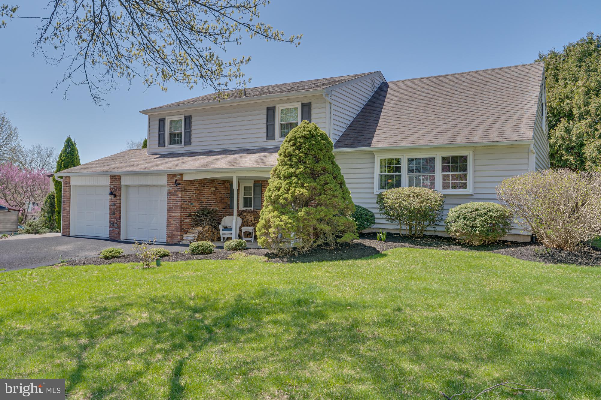 225 BUTTONWOOD DRIVE