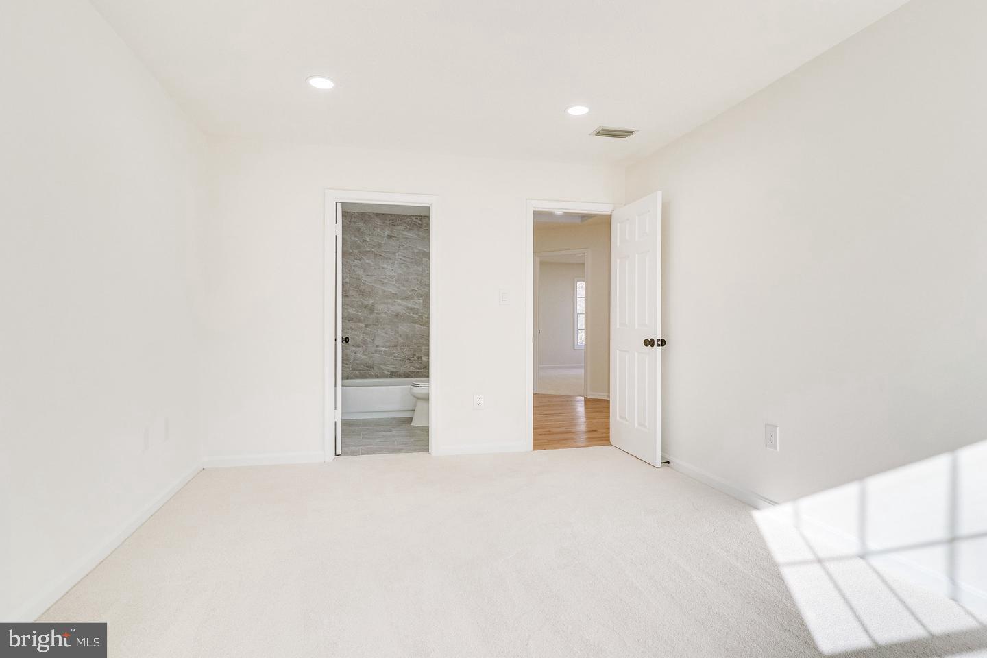 HAMPTON FOREST - Residential