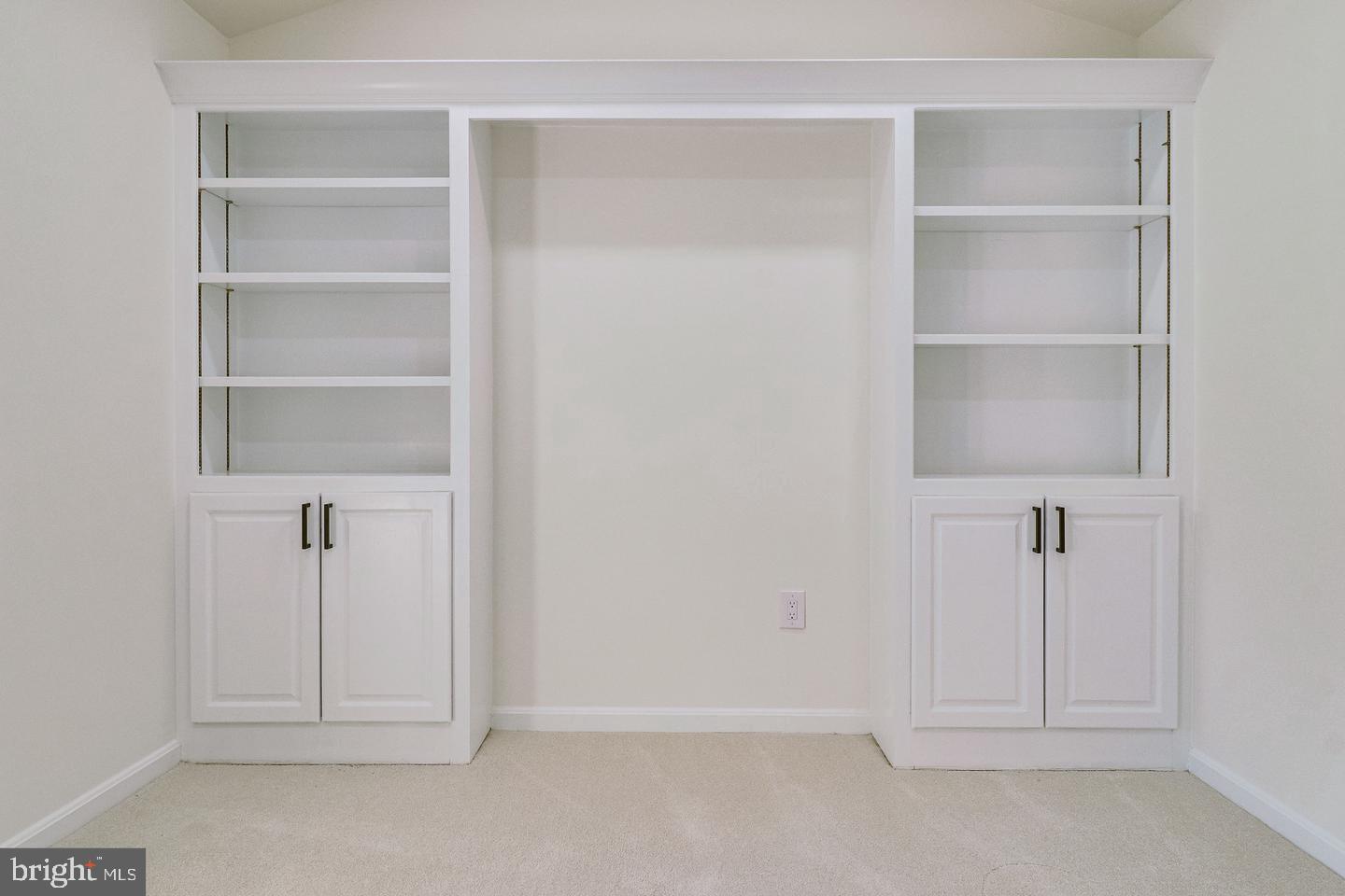 HAMPTON FOREST - Residential