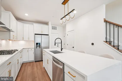 19820 Lavender Dust Square, Ashburn, VA MLS: VALO2114942