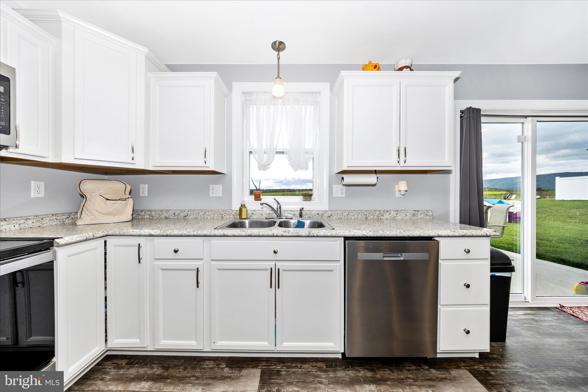 CAPITAL ESTATES - Residential