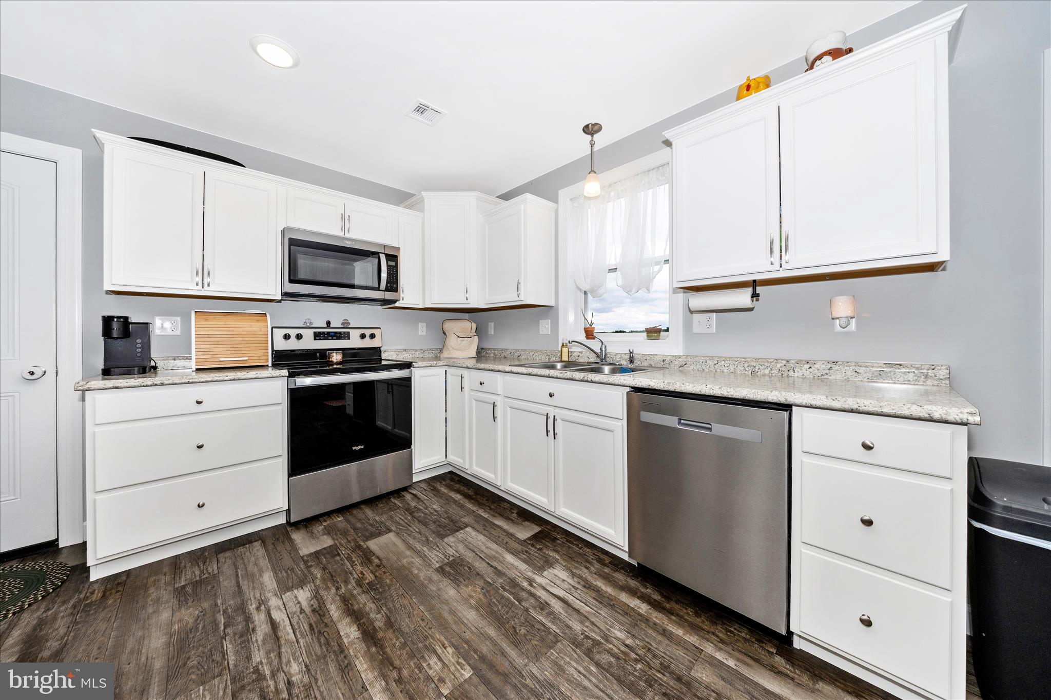 CAPITAL ESTATES - Residential