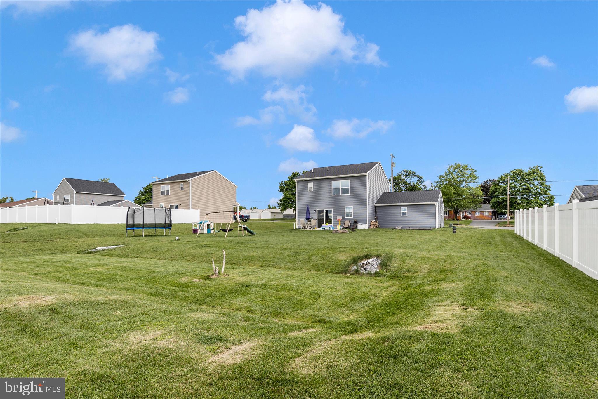 CAPITAL ESTATES - Residential