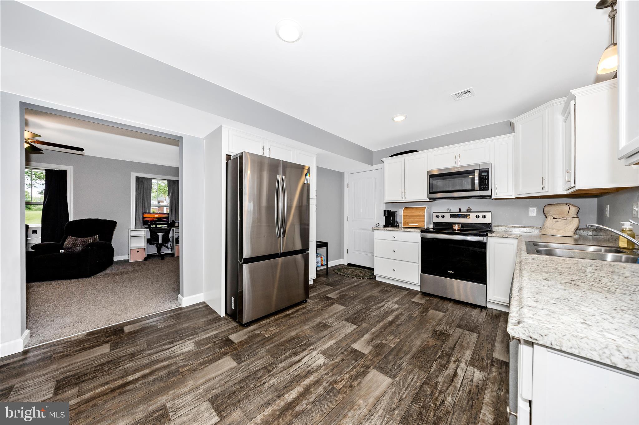 CAPITAL ESTATES - Residential