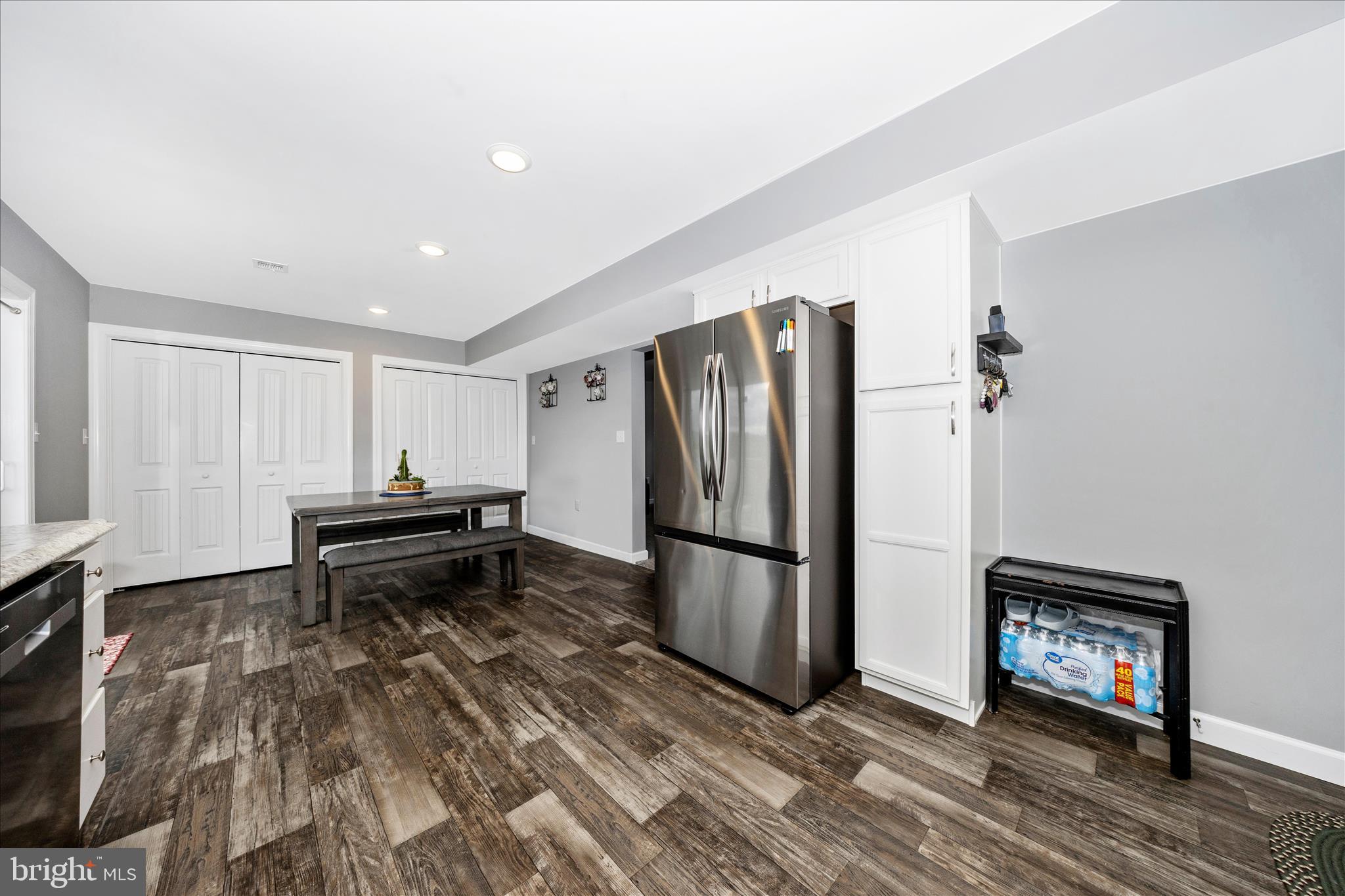 CAPITAL ESTATES - Residential