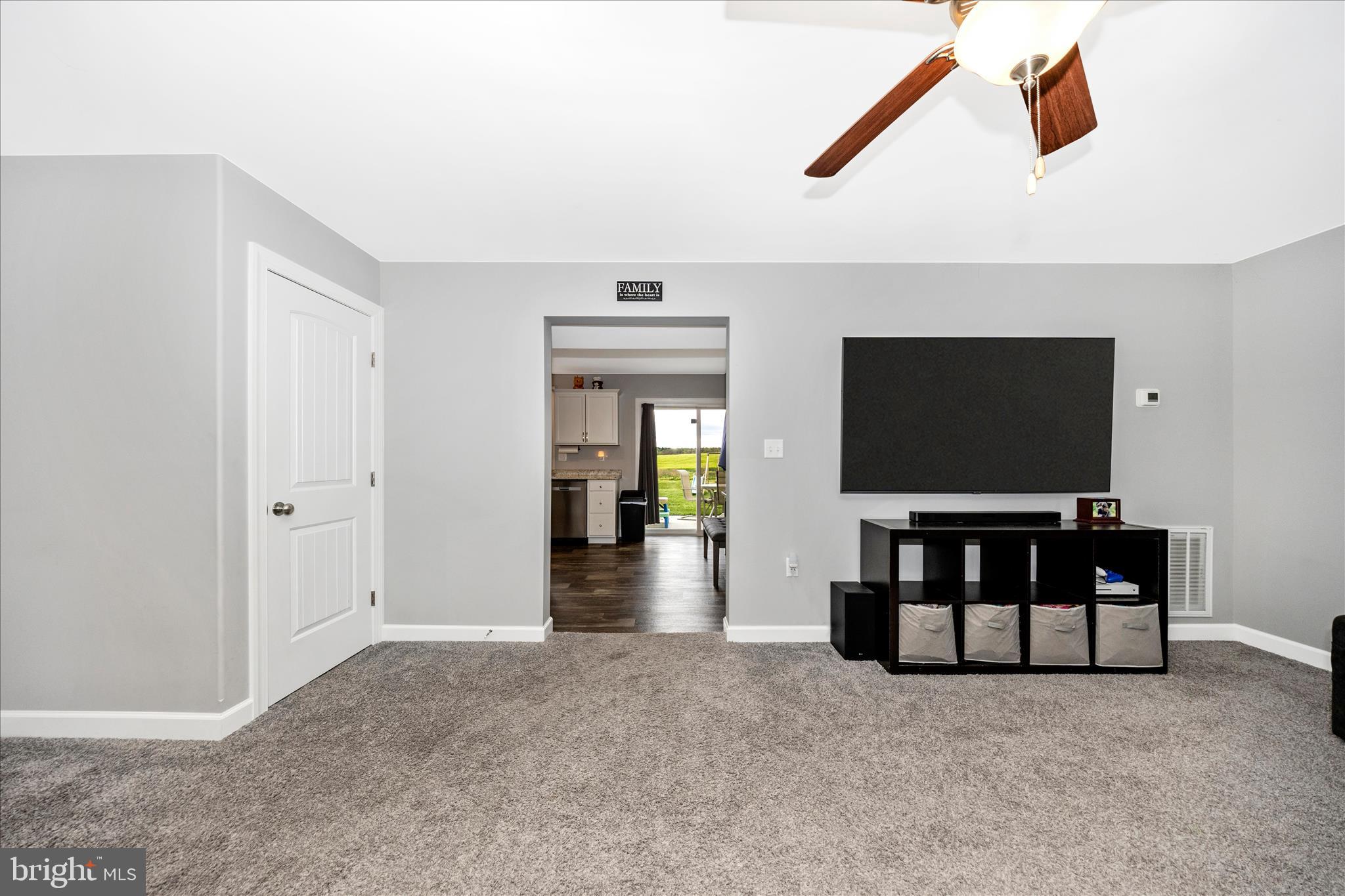 CAPITAL ESTATES - Residential