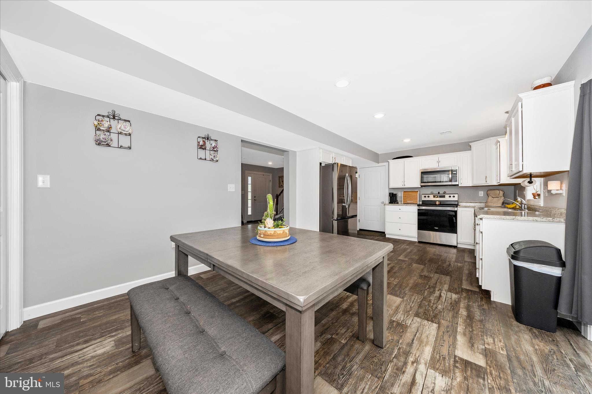 CAPITAL ESTATES - Residential