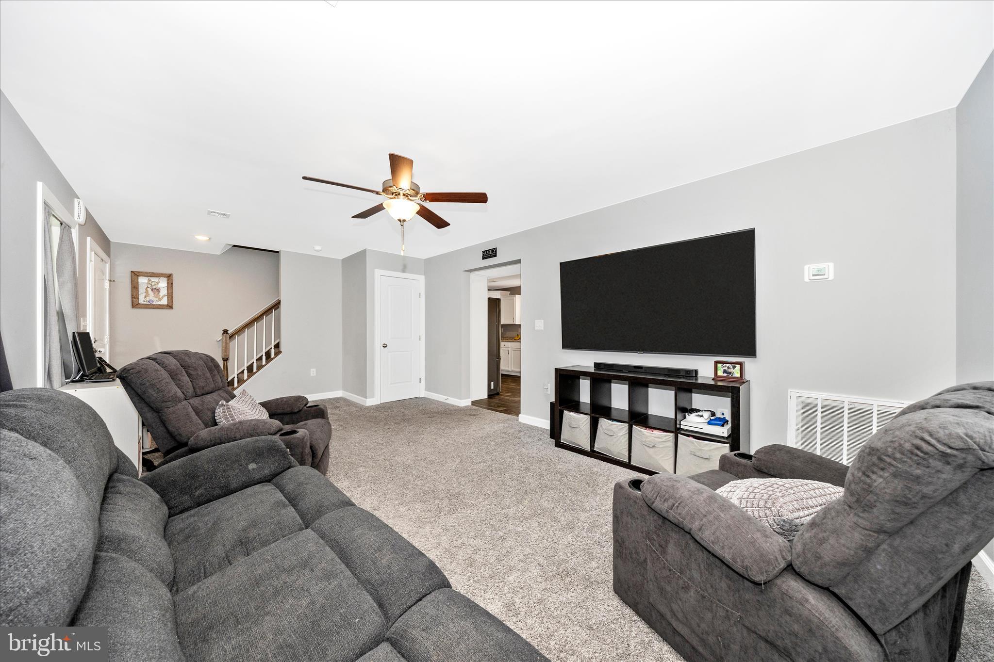 CAPITAL ESTATES - Residential