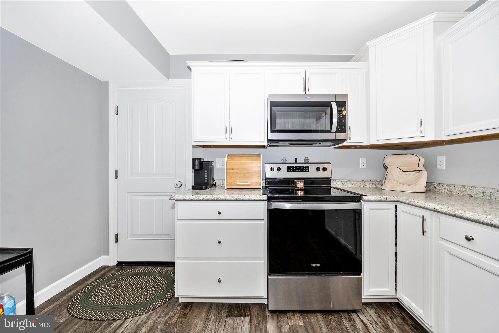 CAPITAL ESTATES - Residential