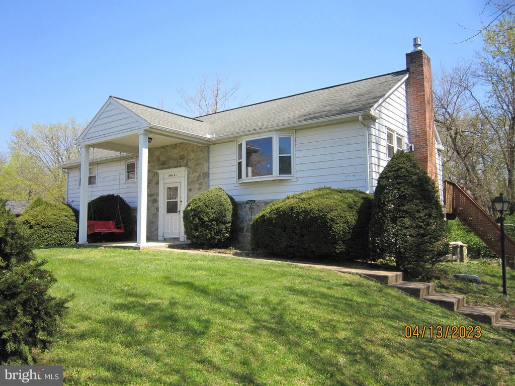 Photo of 1096 RETTEW MILL RD, EPHRATA, PA 17522 (MLS # PALA2033892)