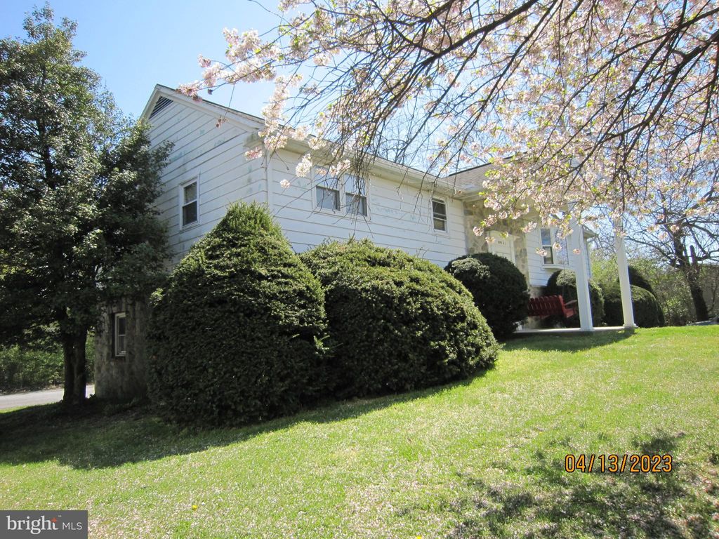 Photo of 1096 RETTEW MILL RD, EPHRATA, PA 17522 (MLS # PALA2033892)
