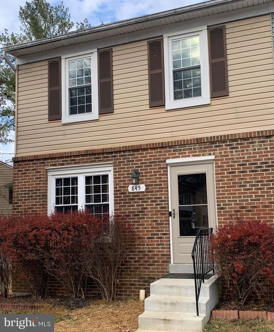 Beautiful end unit townhome is centrally located near entertainment, shopping and accessible transportation.   Close to Watkins Park, Six Flags,  and sports centers and PG  County College. 
2 bedroom...2 (full) bathrooms  and plenty of storage space in the basement.  Kitchen leads out to a deck and  a fenced in backyard.
PLEASE REMOVE SHOES UP ENTRY...MASK REQUIRED TO BE WORN AT ALL TIMES!