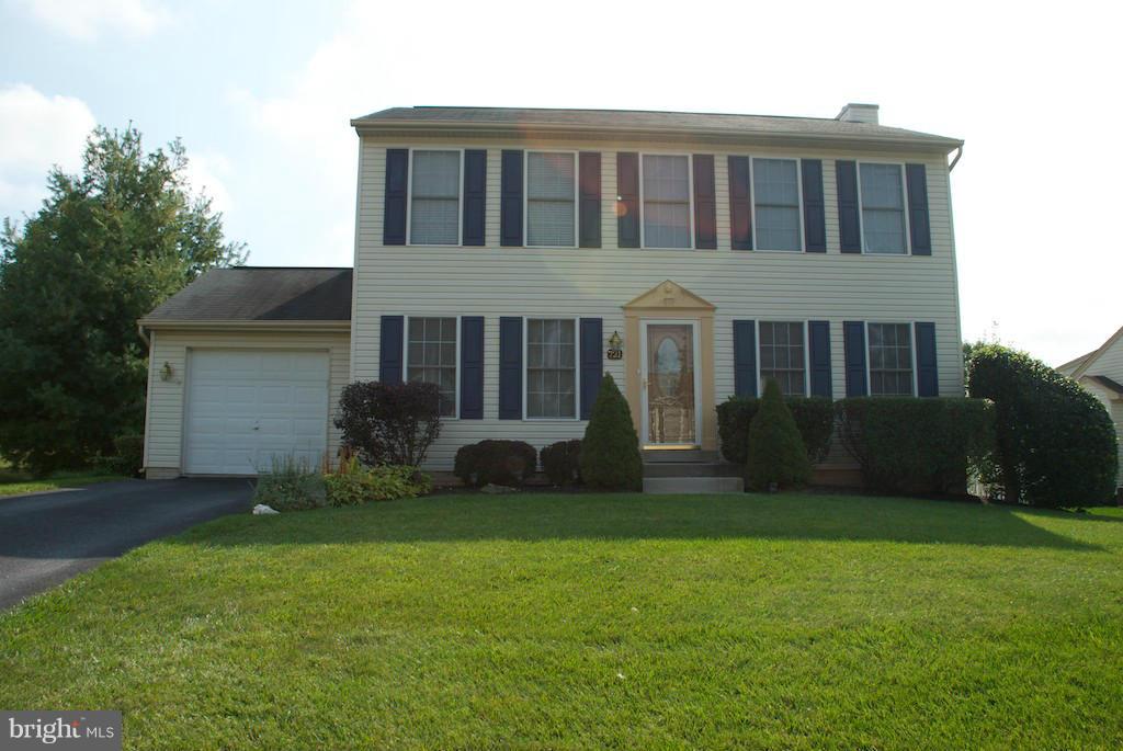 Spacious 3BR 3.5BA Colonial Featuring Great Rm w/FP adjacent to Country Kitchen w/SS appliances & breakfast area leading to Huge Deck overlooking large, fenced rear yard w/shed, Formal Dining Room, MBR w/ MBA & Walk in Closet, Finished LL w/Rec. Rm, Full Bath, Laundry Rm w/washer & dryer. Nestled on 1/3 of an acre. Great Friendly neighborhood, Convenient to shopping centers & Rt 140. Pets OK!