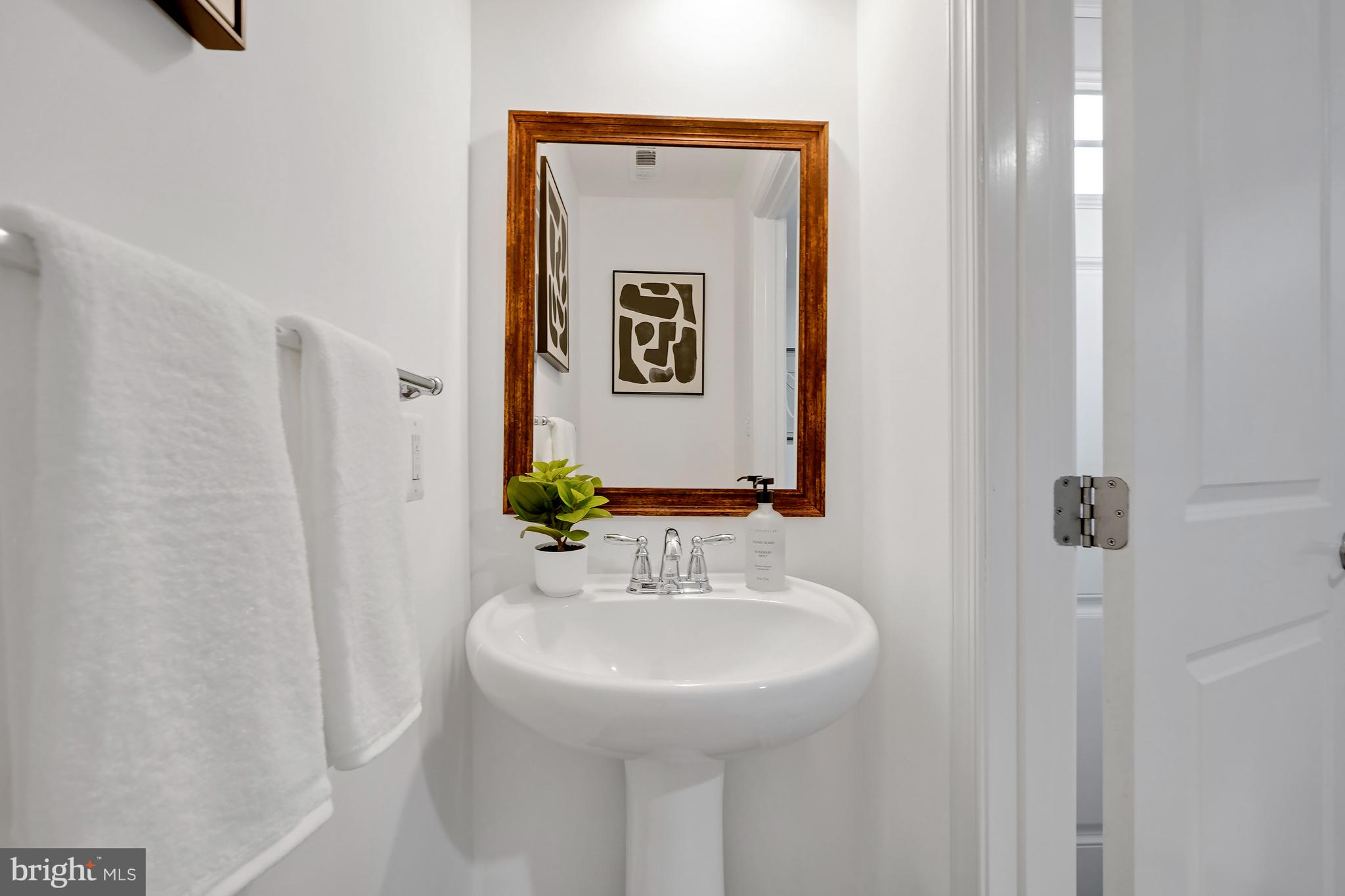 HOWARD SQUARE - Residential