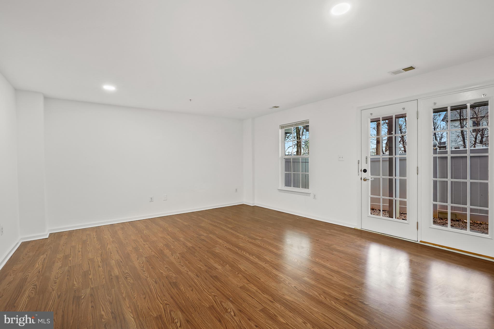 HOWARD SQUARE - Residential