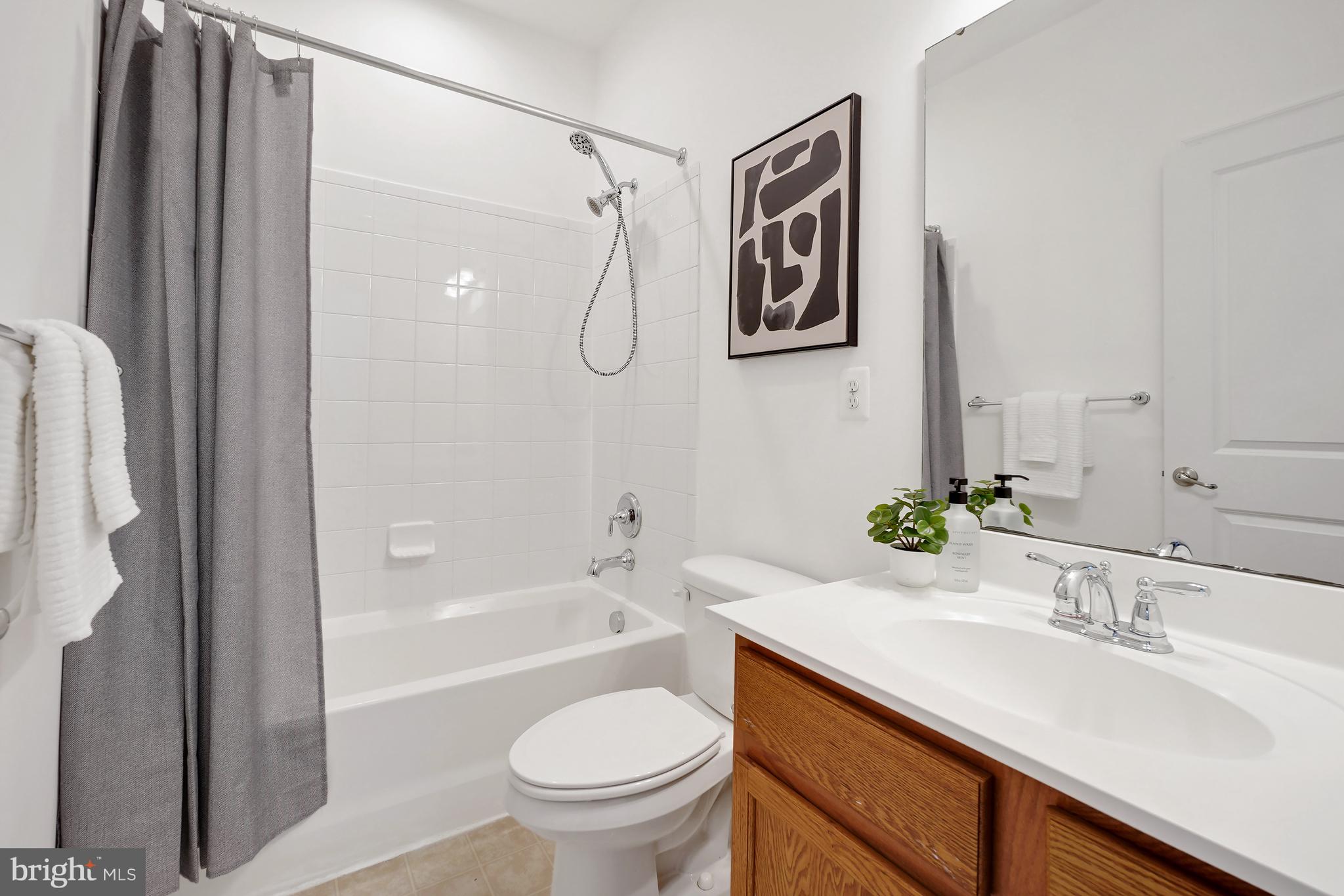 HOWARD SQUARE - Residential