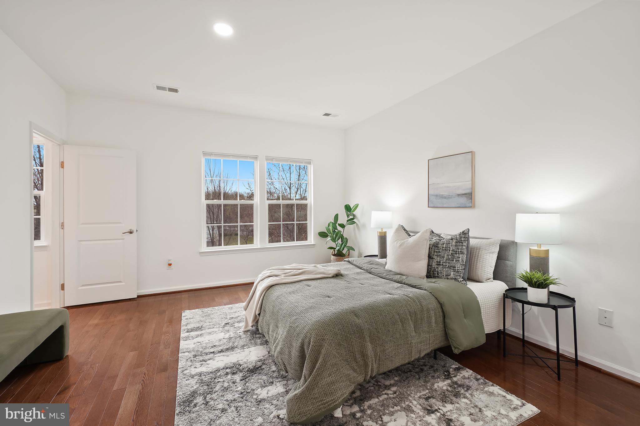 HOWARD SQUARE - Residential