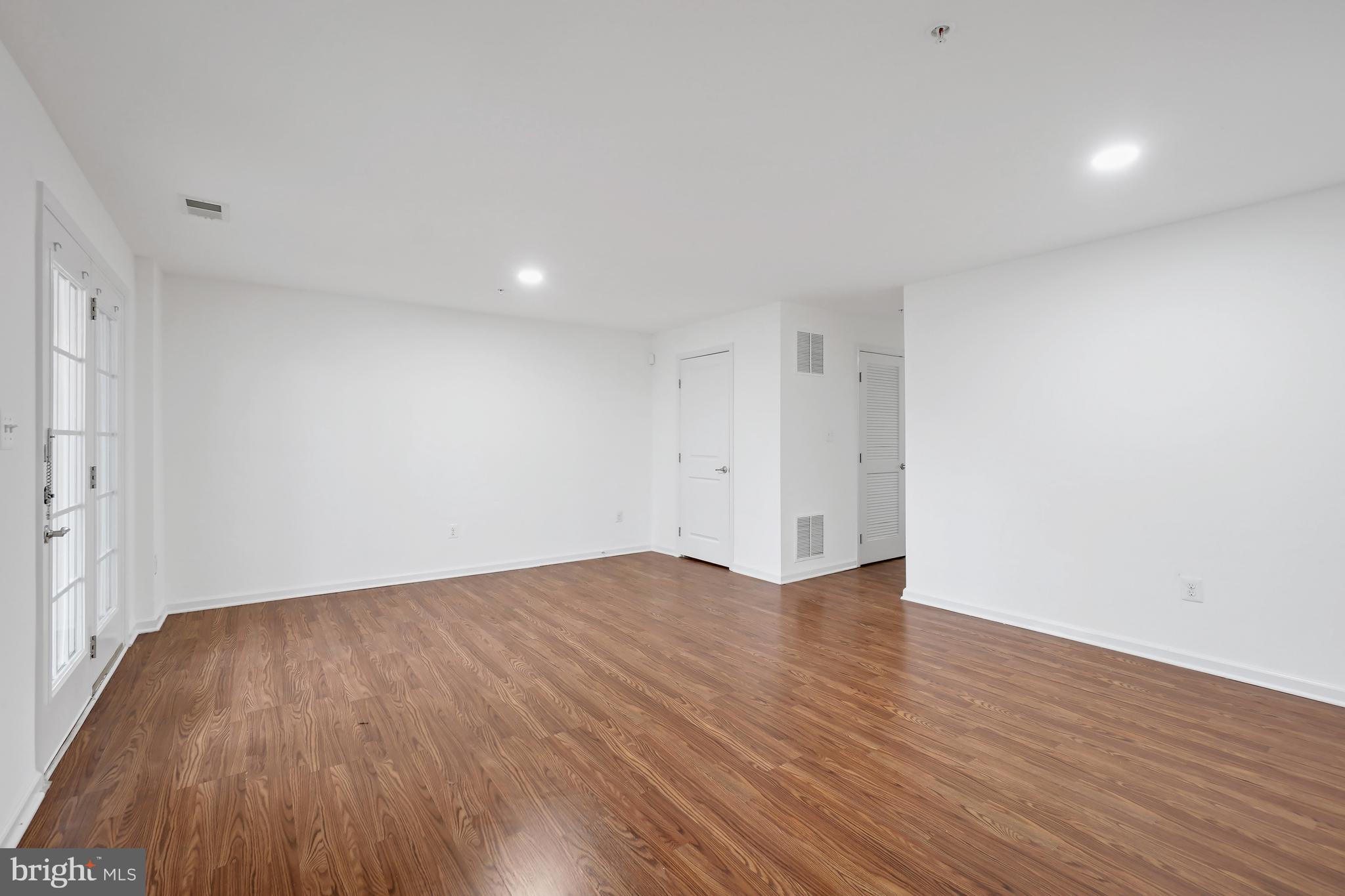 HOWARD SQUARE - Residential