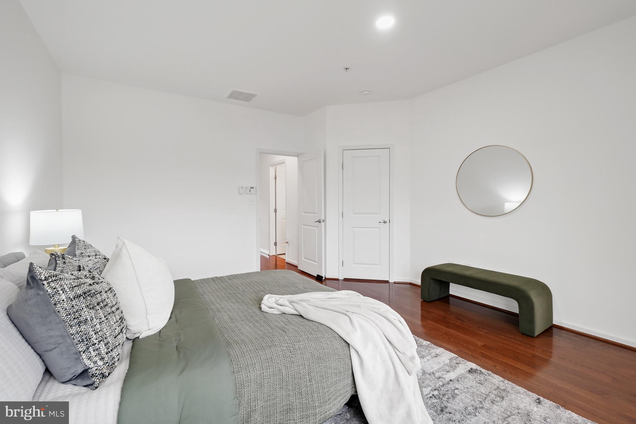 HOWARD SQUARE - Residential