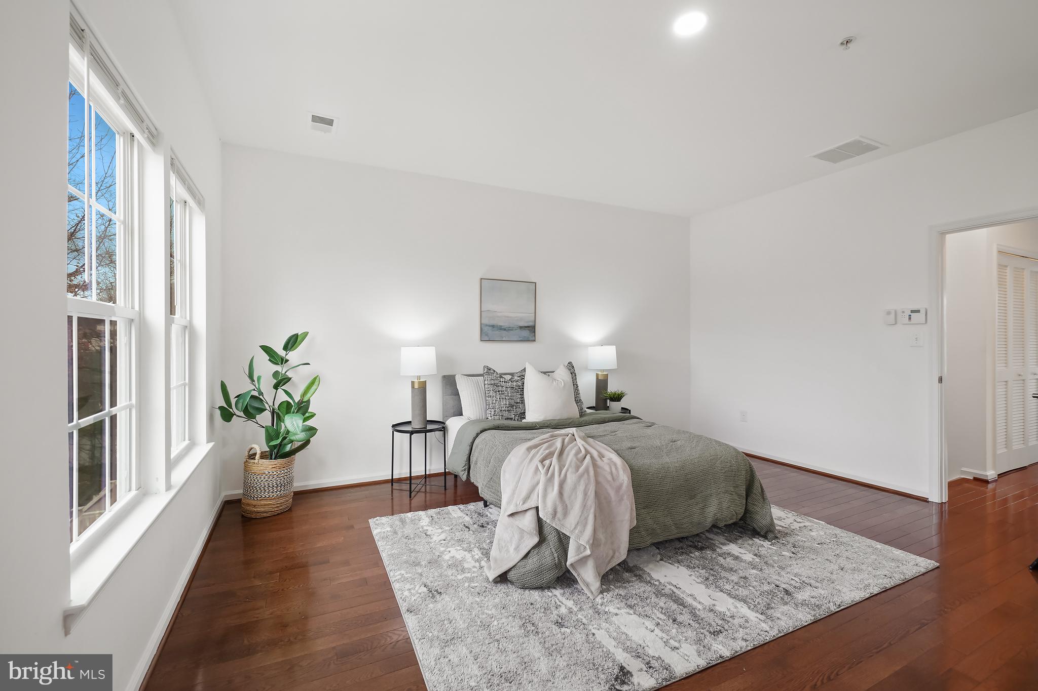 HOWARD SQUARE - Residential