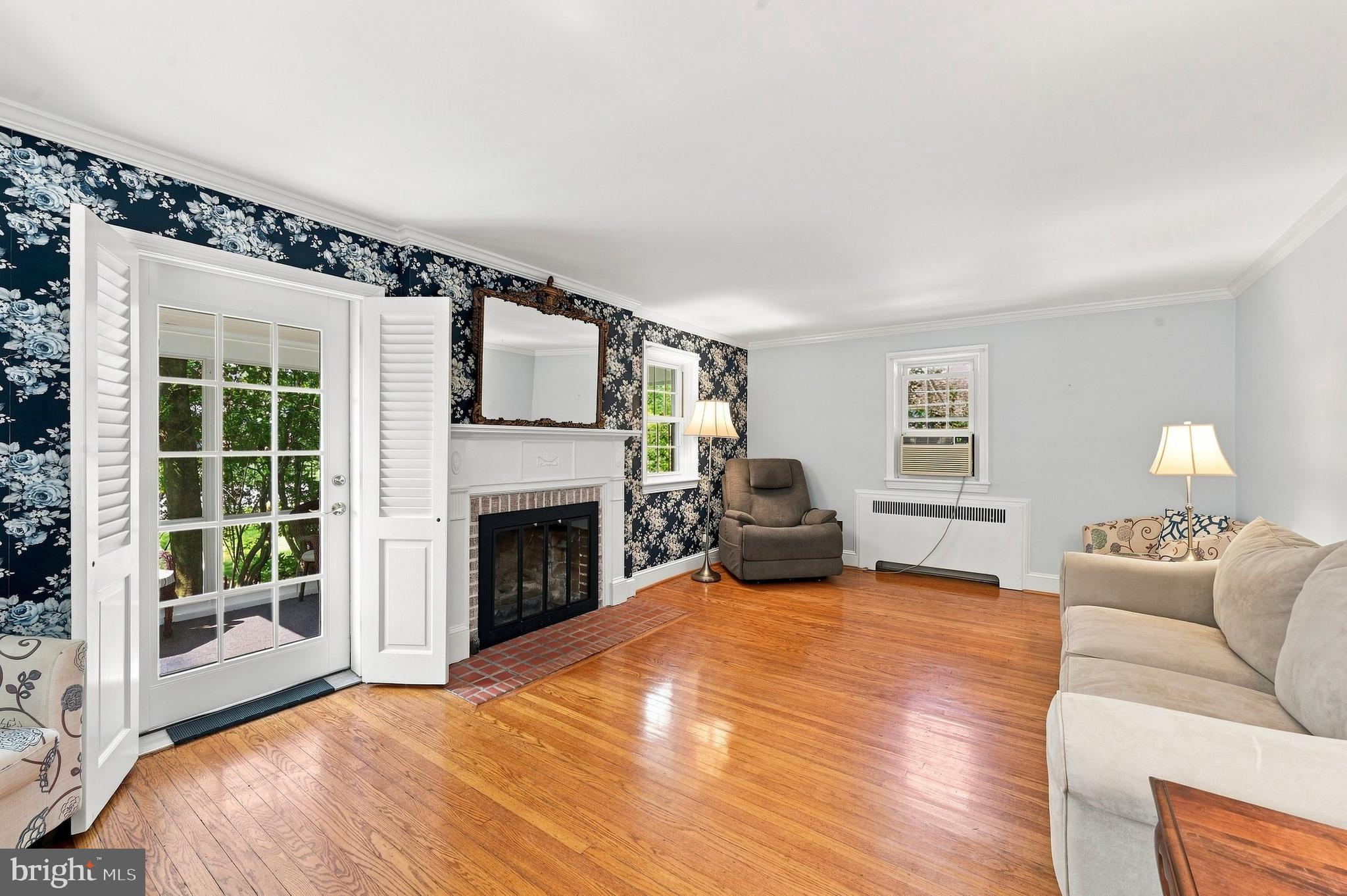 209 THAYER STREET