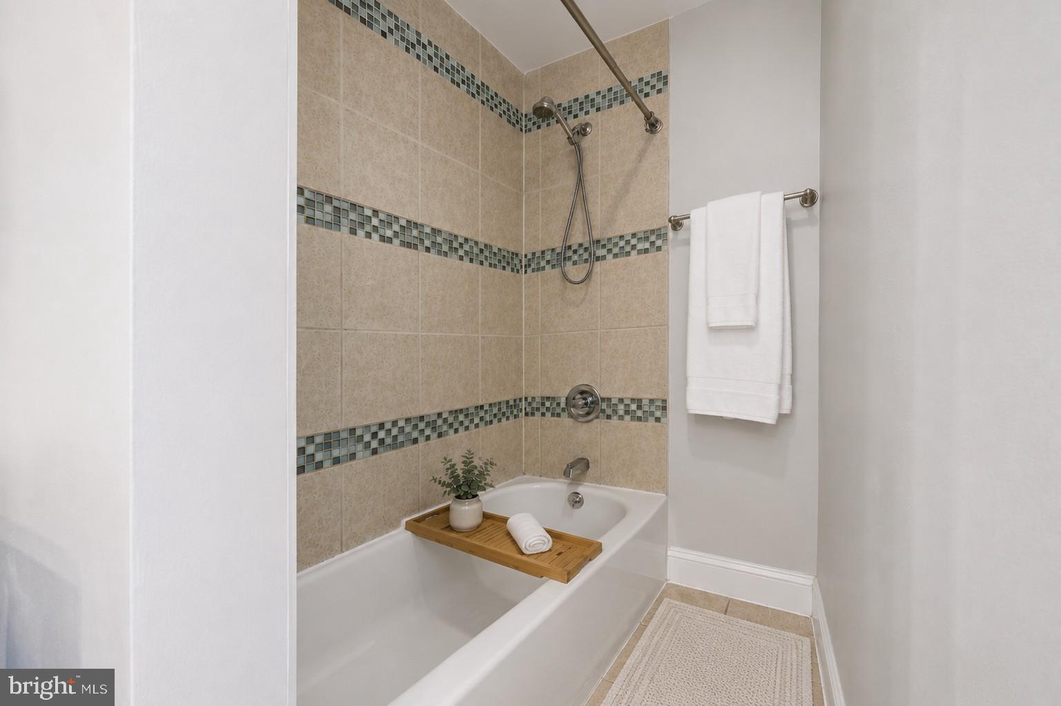 HIGHLANDTOWN - Residential