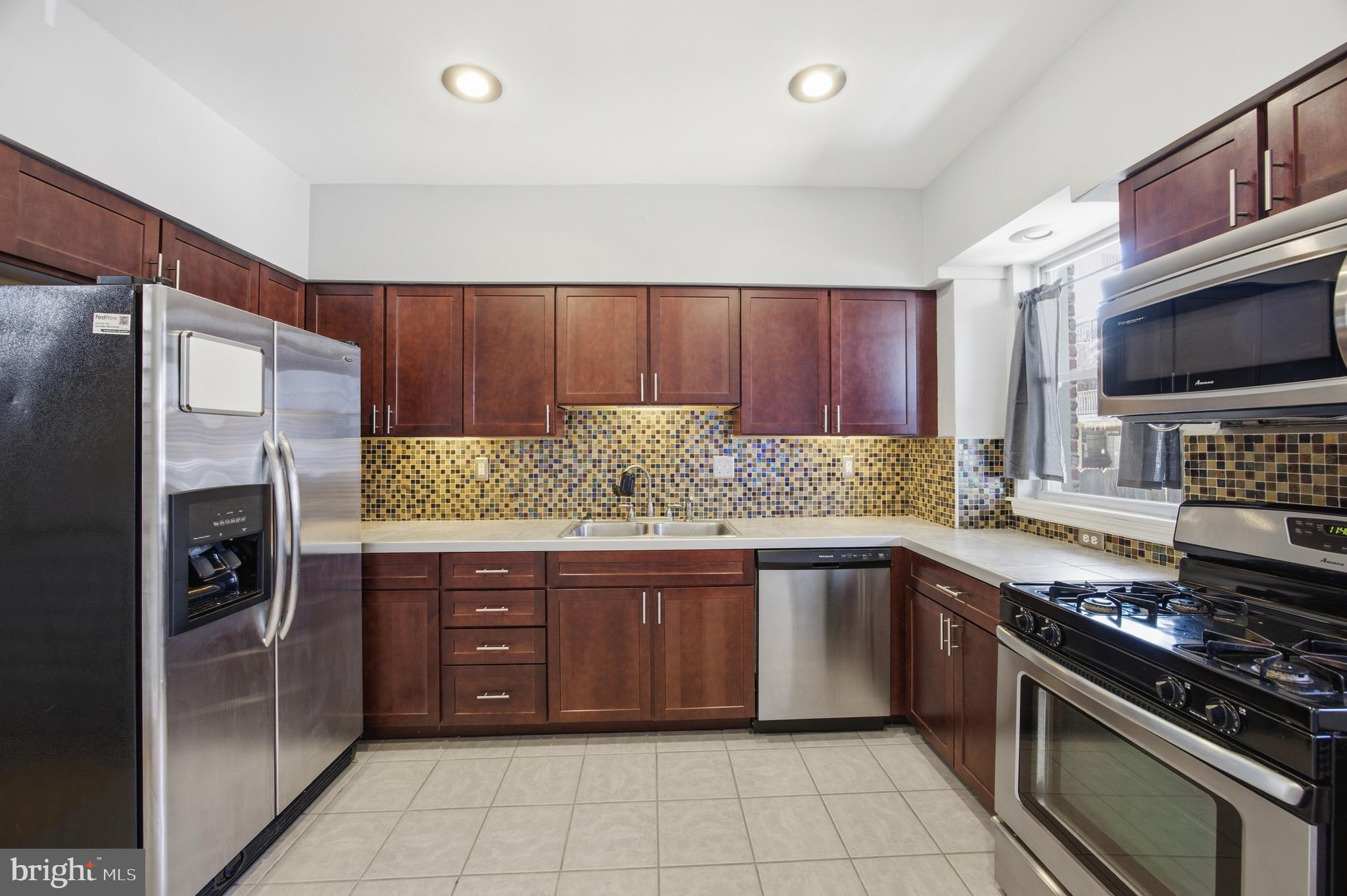 HIGHLANDTOWN - Residential