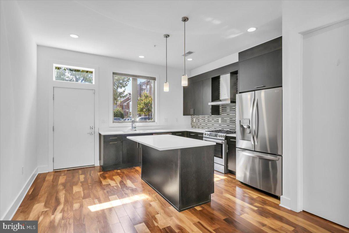 QUEEN VILLAGE - Residential