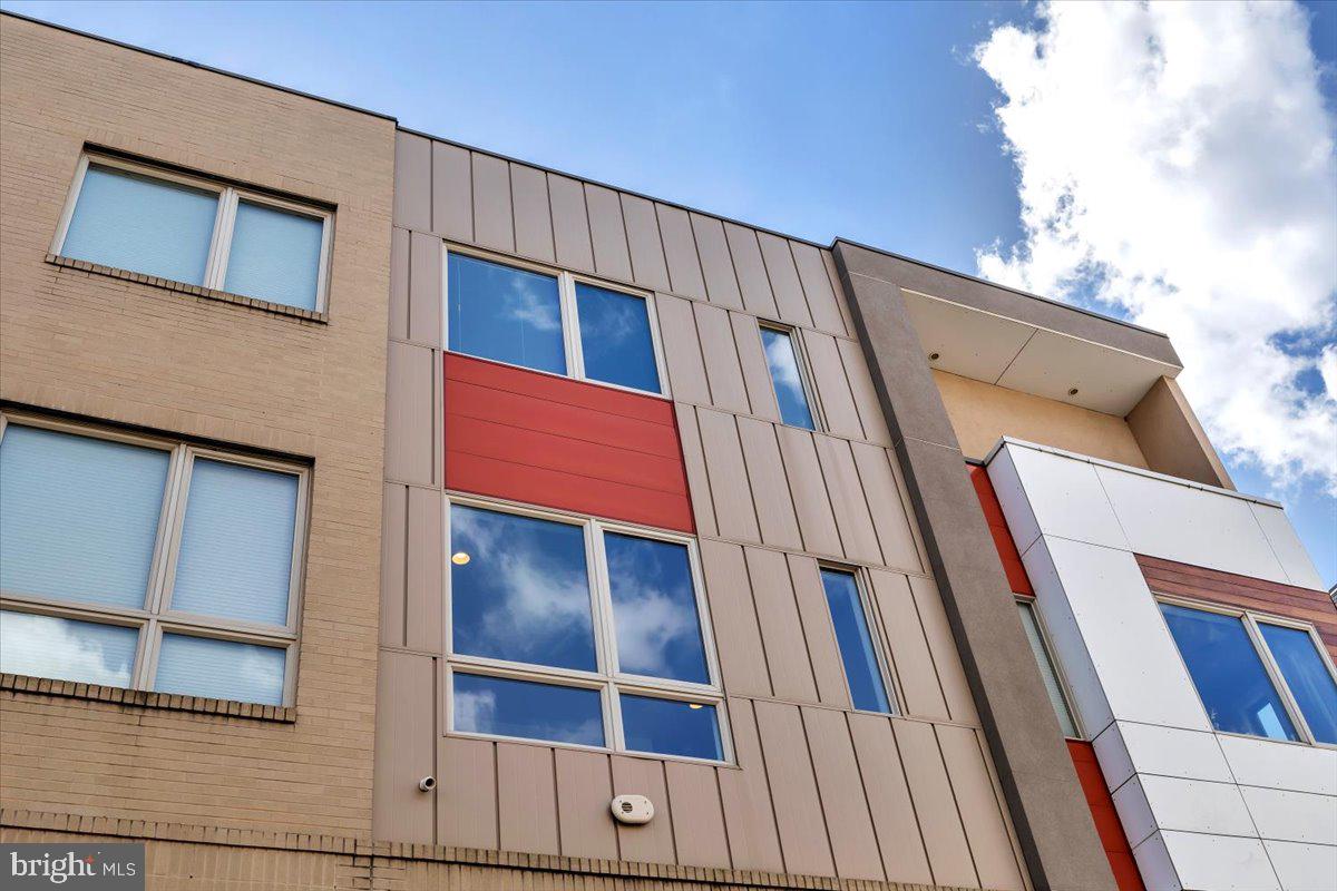 QUEEN VILLAGE - Residential