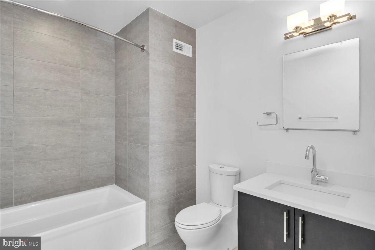 QUEEN VILLAGE - Residential