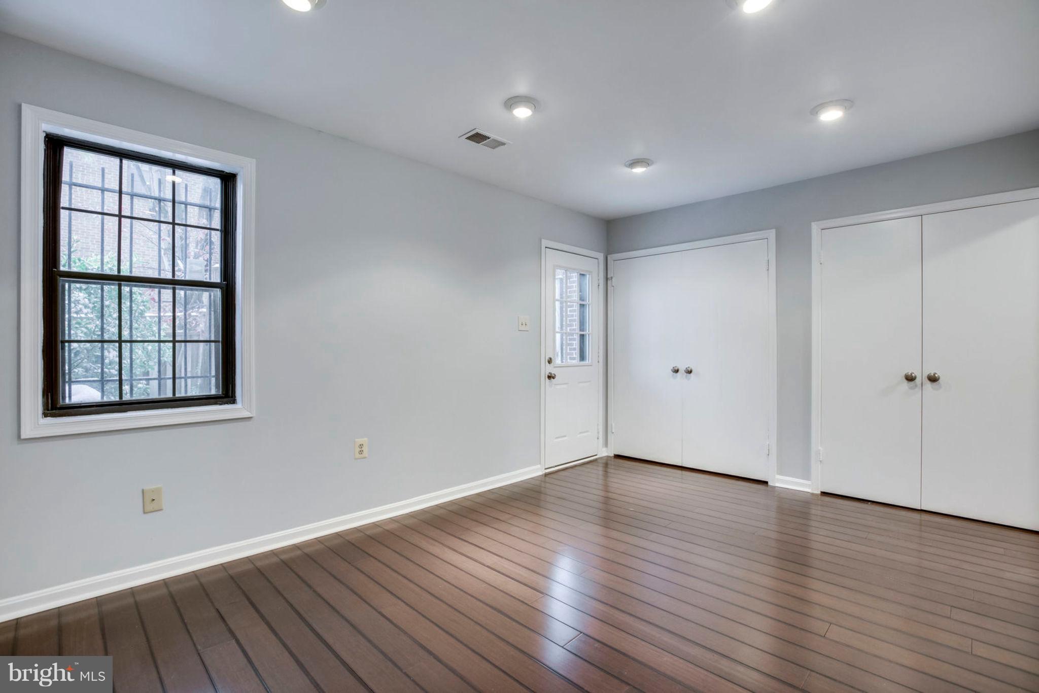 HOLLAND TOWNE - Residential