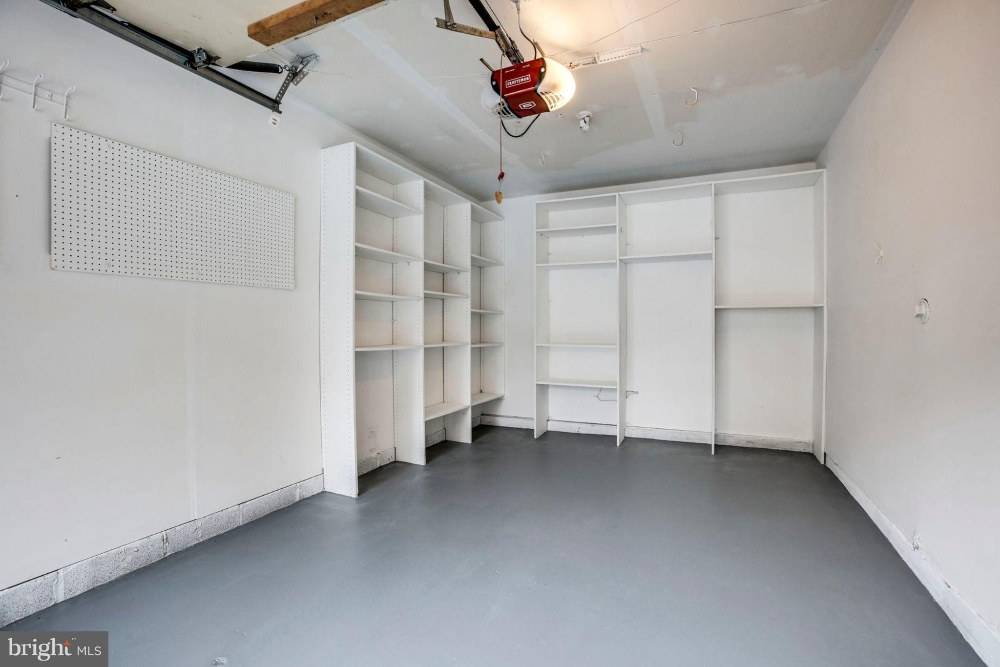 HOLLAND TOWNE - Residential