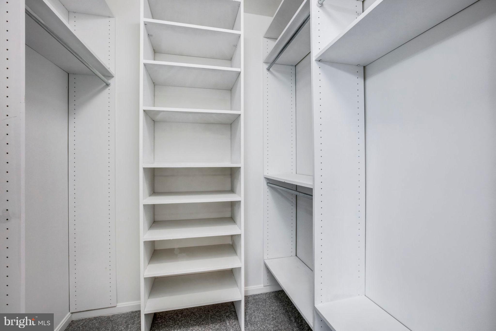 HOLLAND TOWNE - Residential