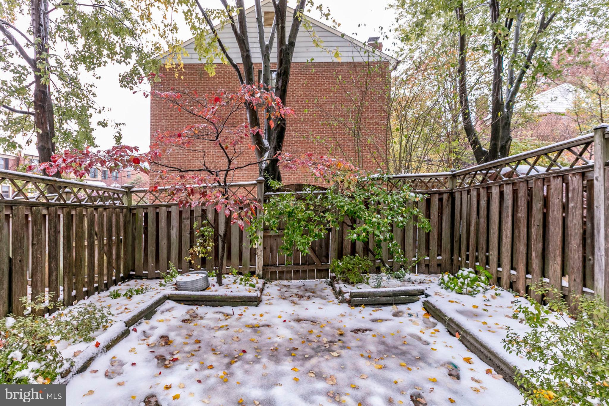 HOLLAND TOWNE - Residential