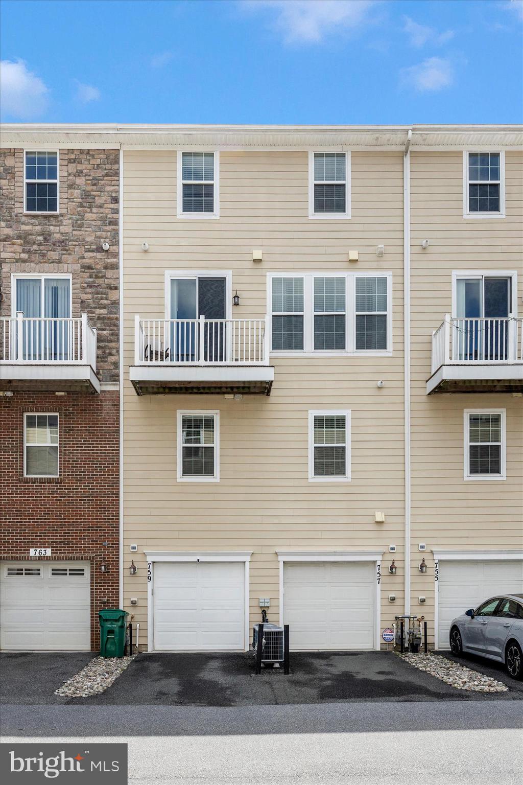 SUMMIT HALL RESERVE - Residential