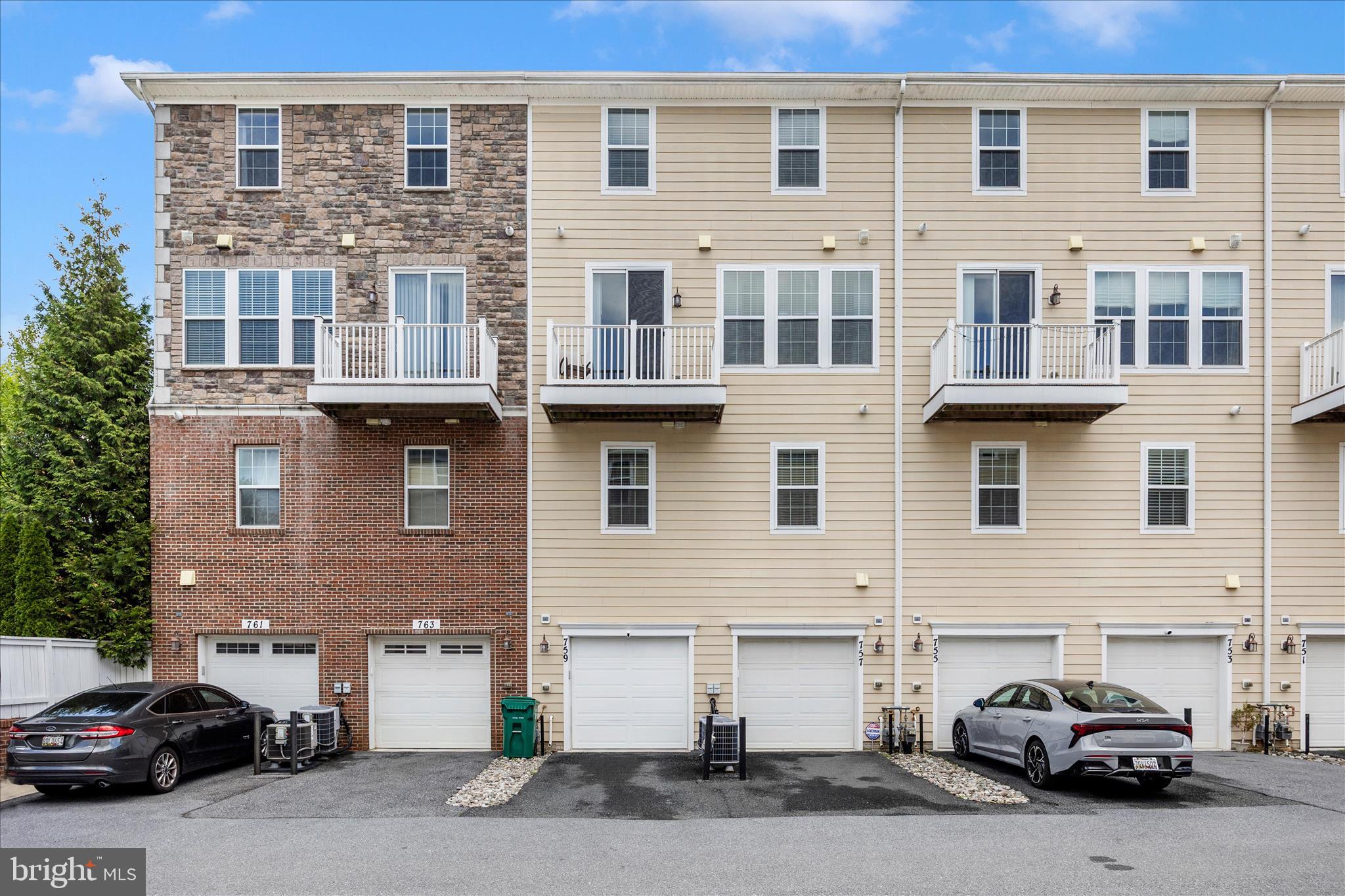 SUMMIT HALL RESERVE - Residential