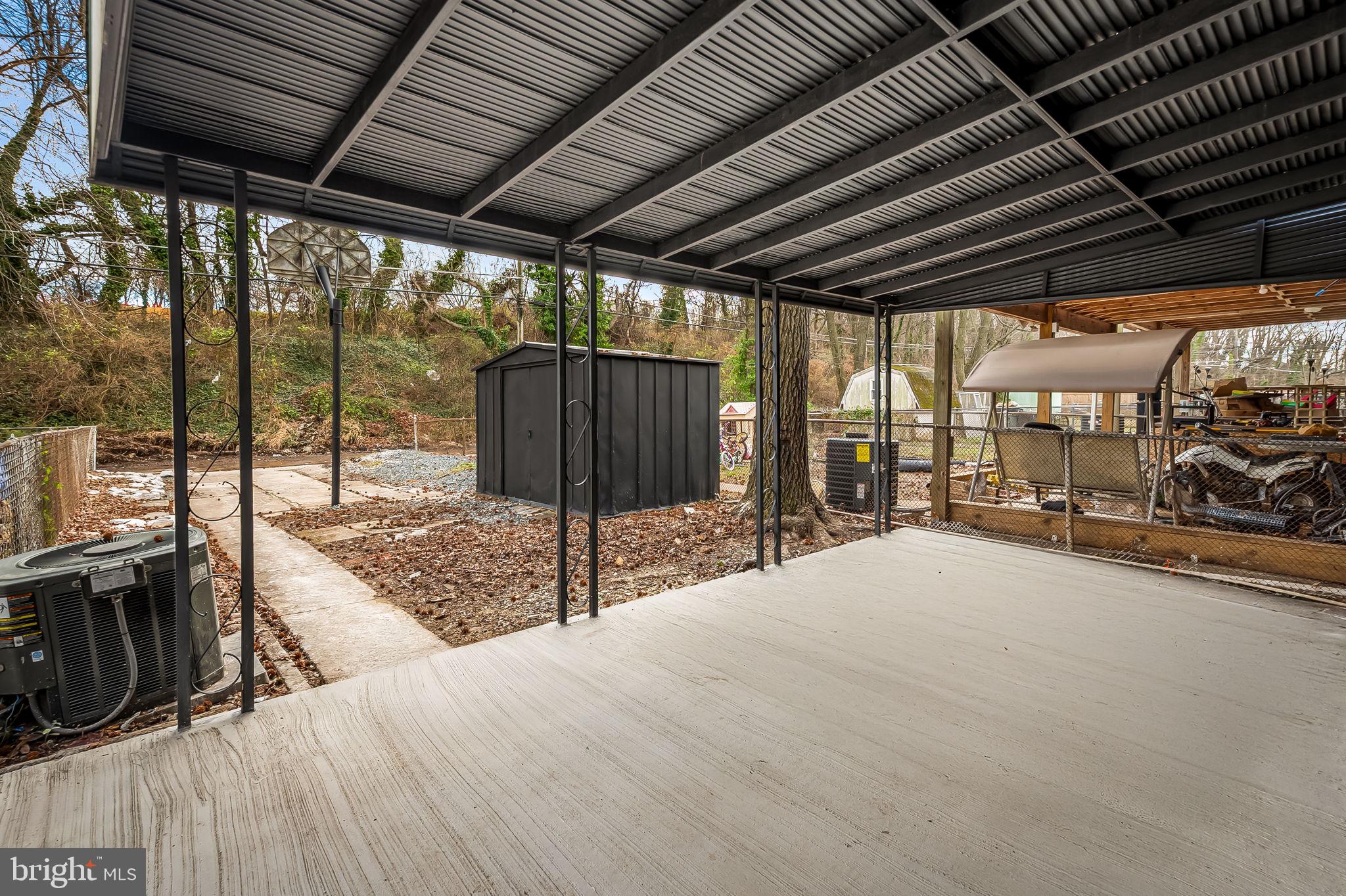 HOLLAND HILL - Residential