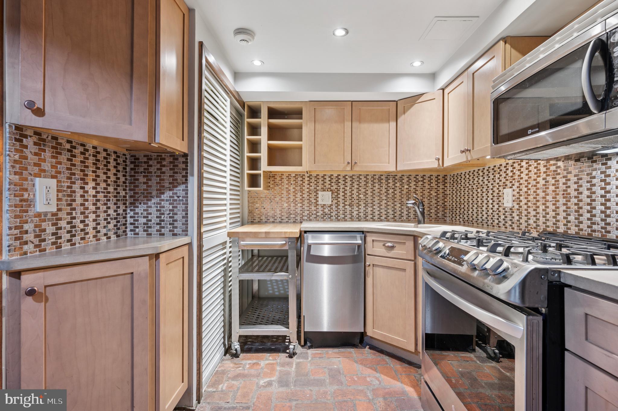 WASHINGTON SQ WEST - Residential