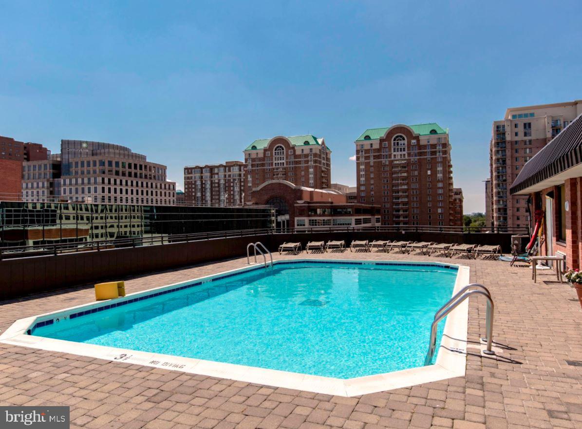 WESTVIEW AT BALLSTON METRO - Residential