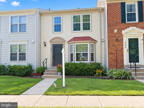 5406 New London Park Drive, Fairfax, VA MLS: VAFX2341346
