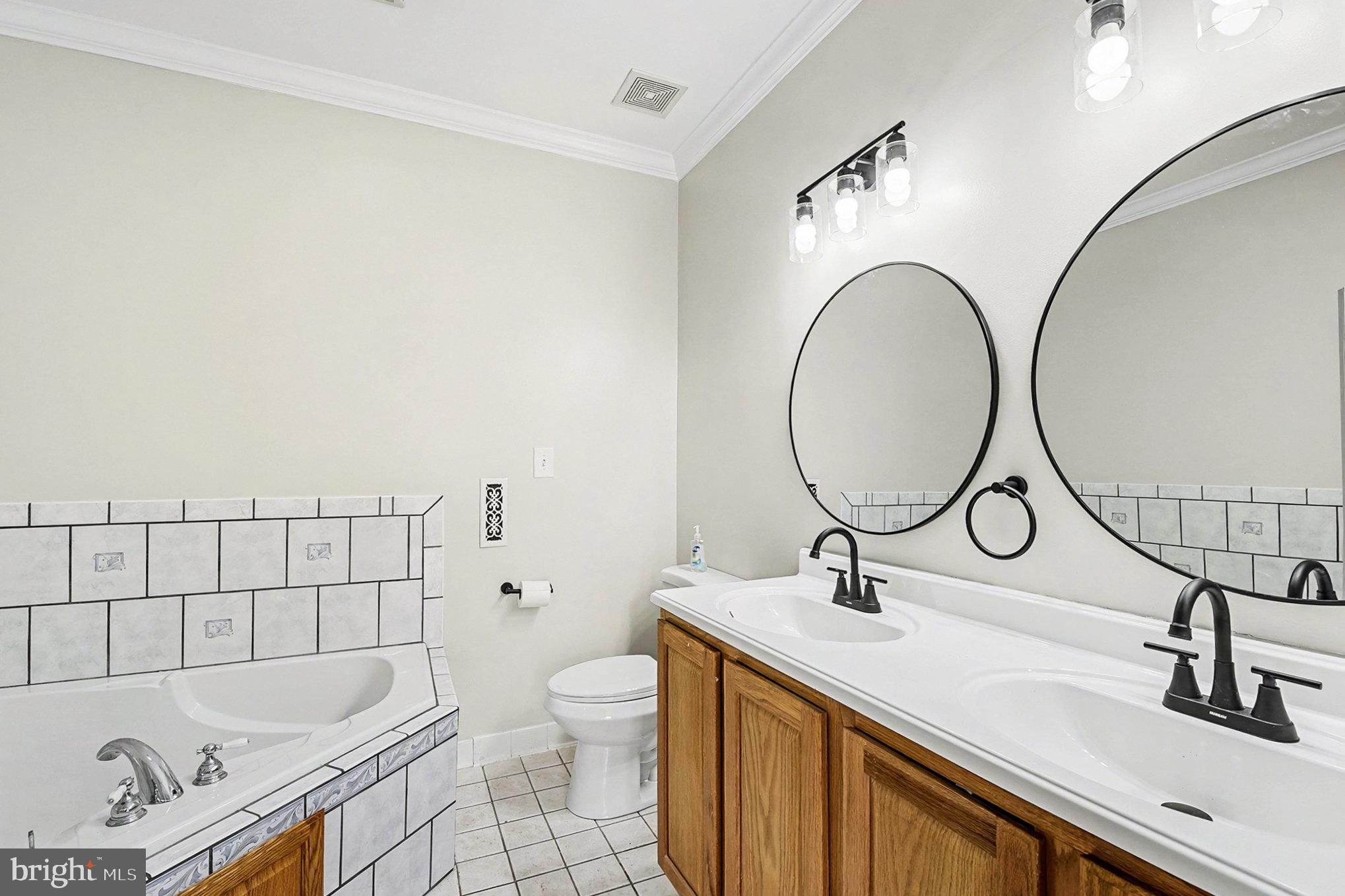 CONSTANT FRIENDSHIP - Residential