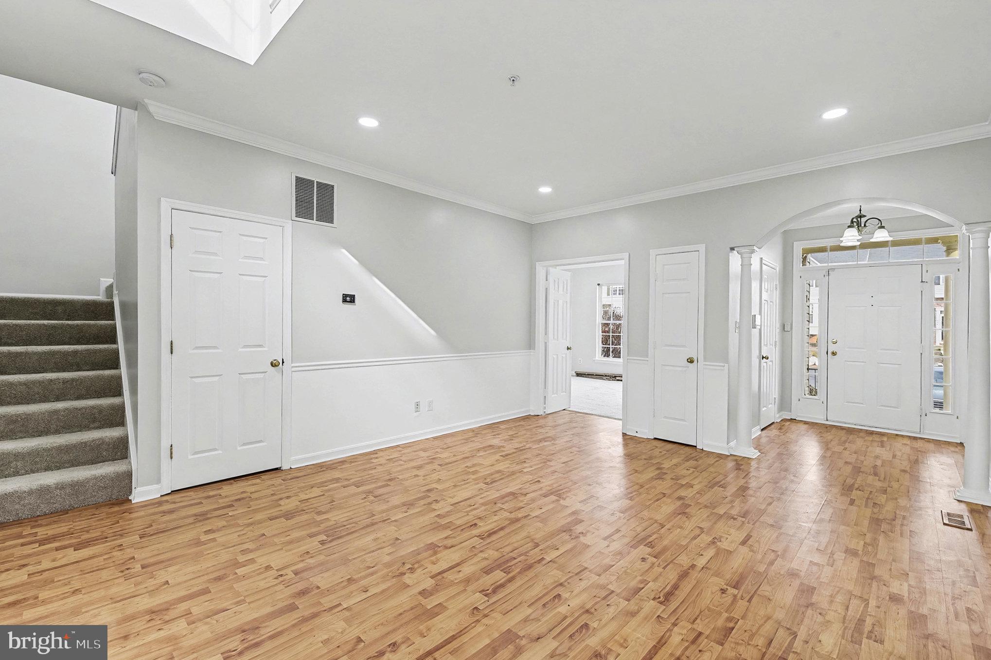 CONSTANT FRIENDSHIP - Residential