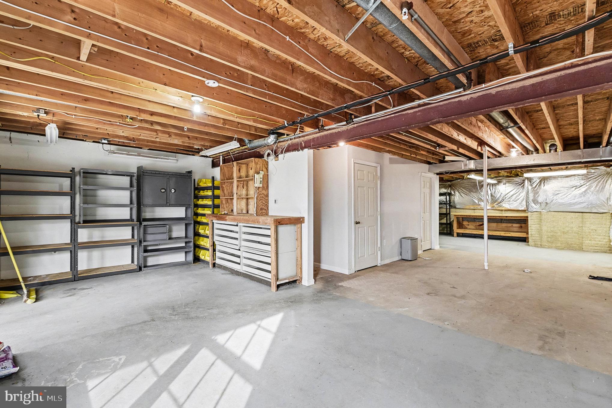 CONSTANT FRIENDSHIP - Residential