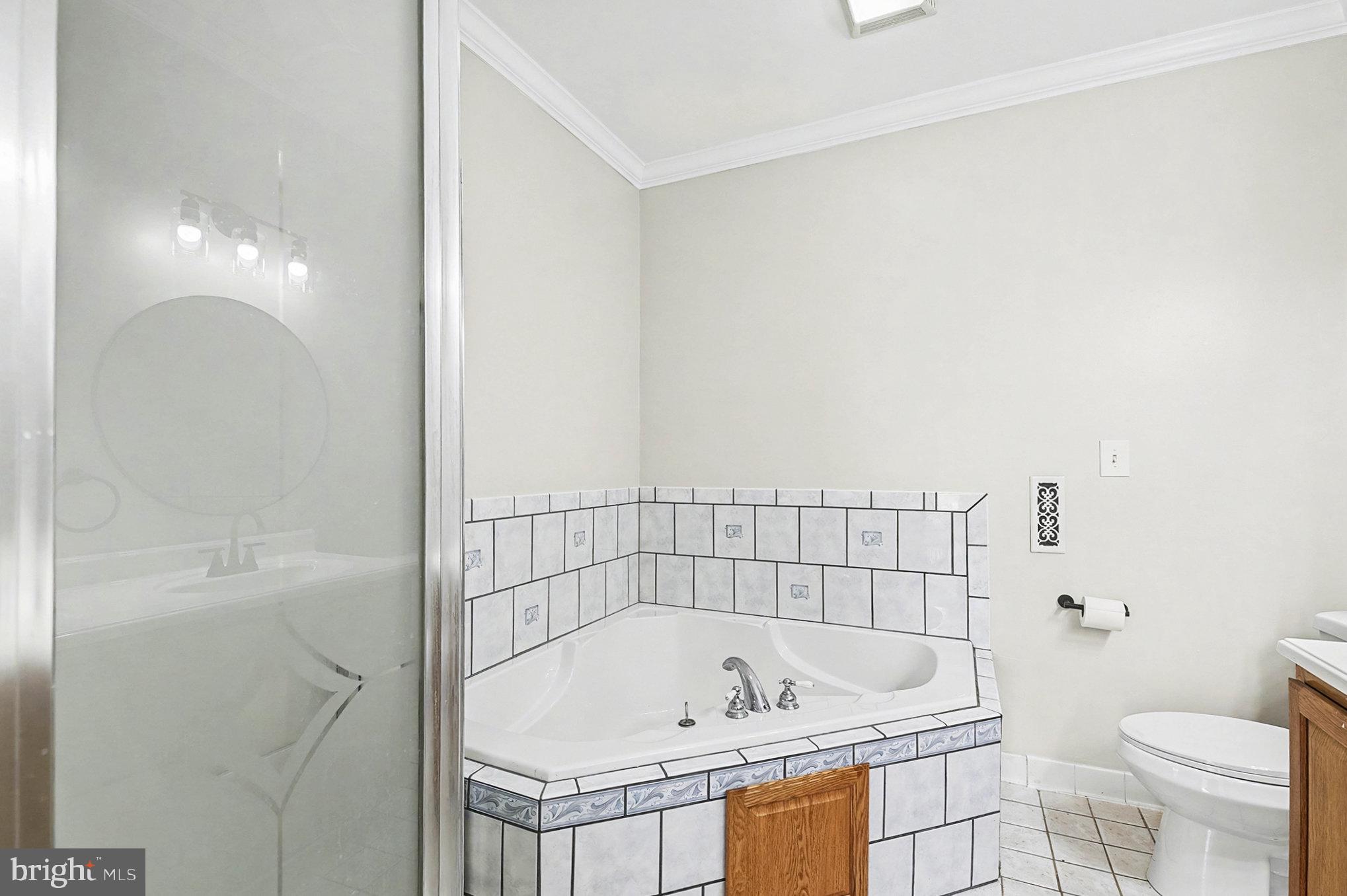 CONSTANT FRIENDSHIP - Residential