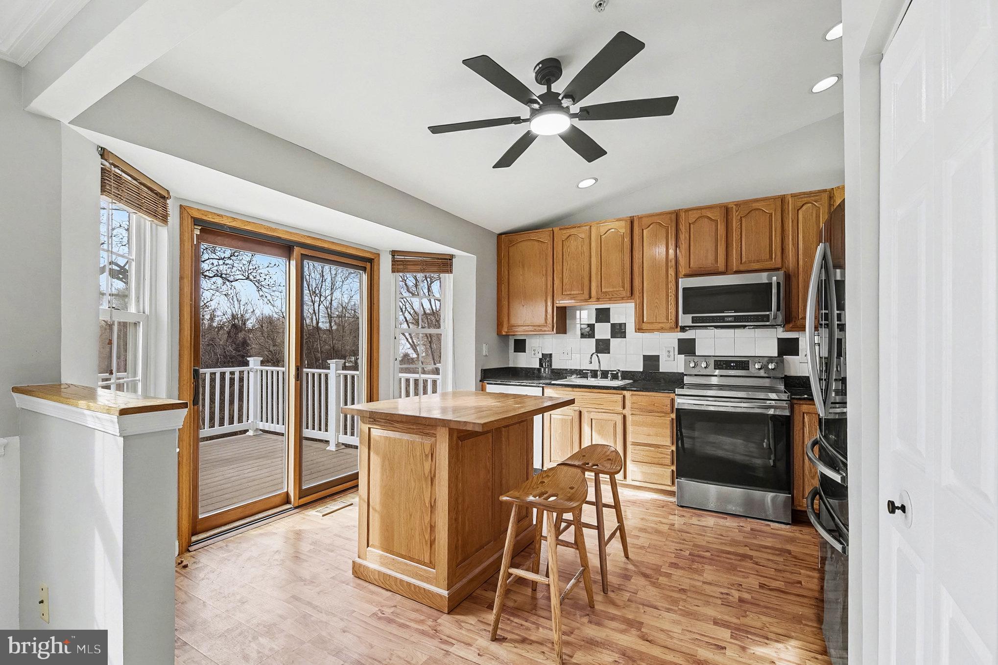 CONSTANT FRIENDSHIP - Residential