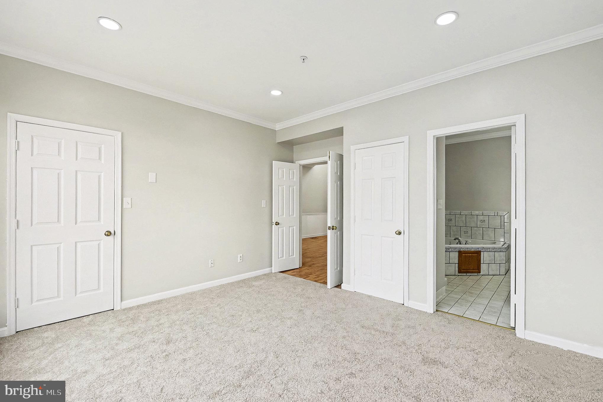 CONSTANT FRIENDSHIP - Residential