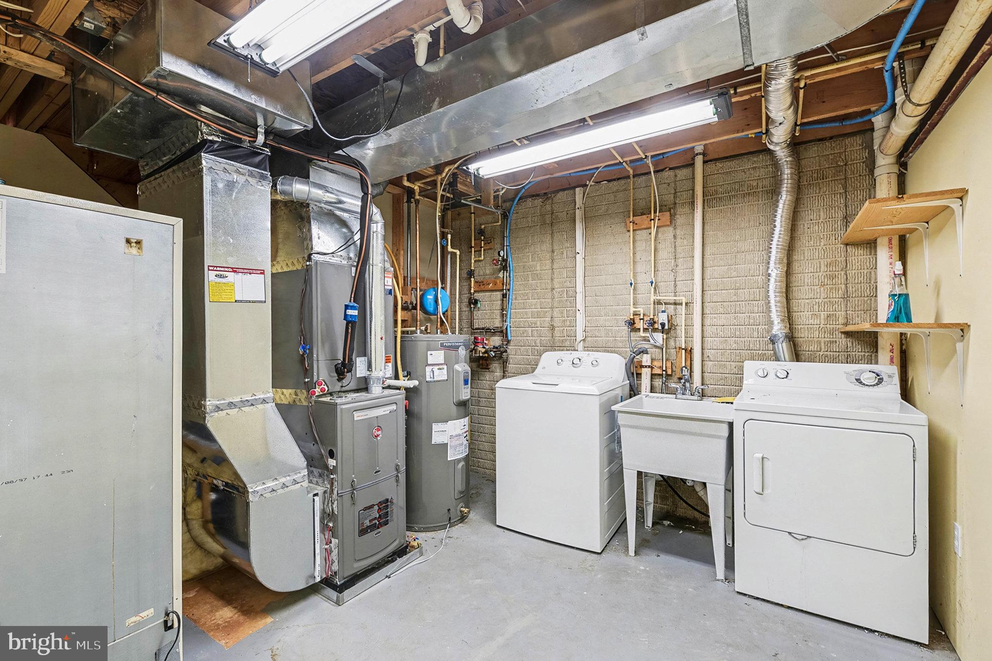 CONSTANT FRIENDSHIP - Residential