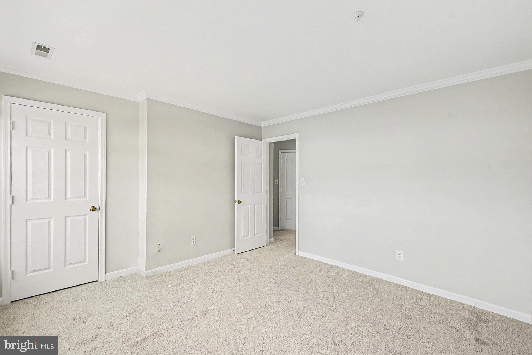 CONSTANT FRIENDSHIP - Residential